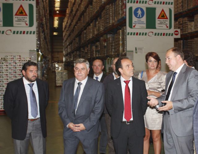 Rafael Rodríguez visitó en Atarfe las instalaciones de la cooperativa de distribución alimentaria